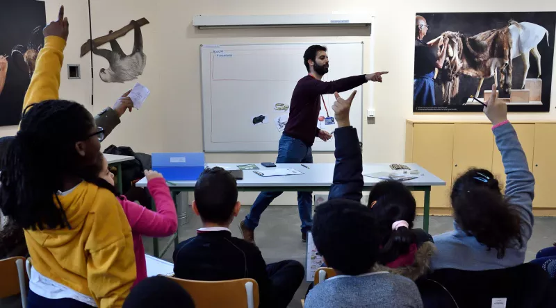 Animation pédagogique dans une classe à Paris